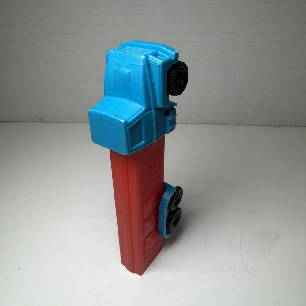PEZ DISPENSER Semi Truck NO Feet  vintage  blue/red